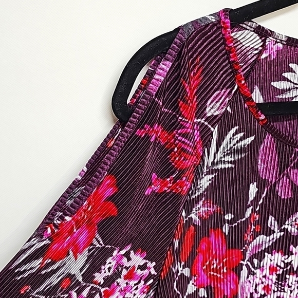 Dress Barn fortuny pleat, cold shoulder, floral blouse - Picture 2 of 7